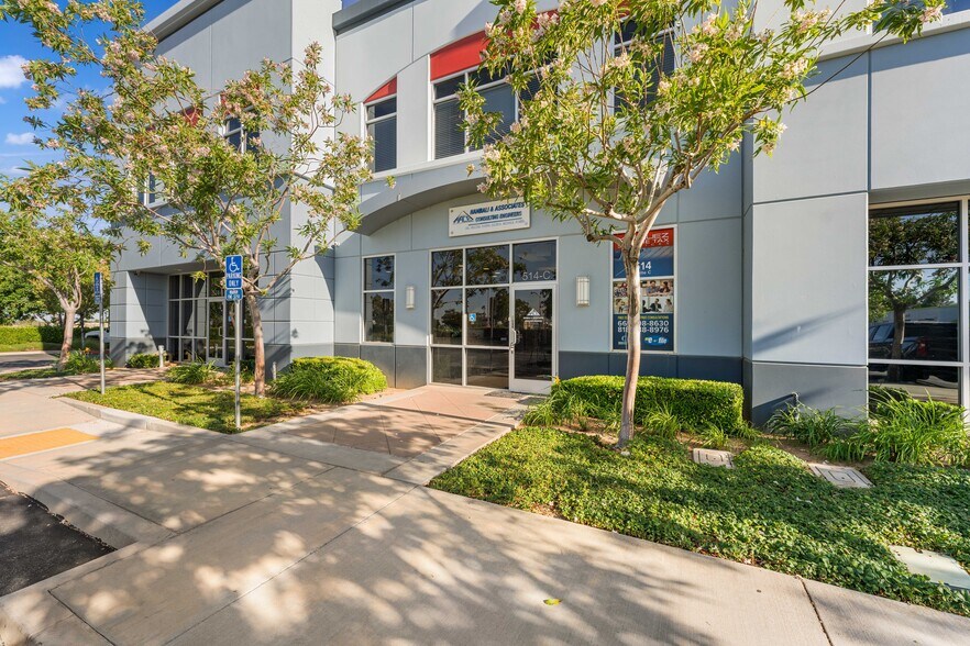 More Photos Of 514 Commerce Ave, Palmdale Medical For Sale