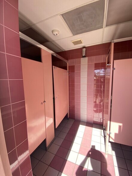 More Photos Of 630 W 17th Pl, Tempe Schools For Lease
