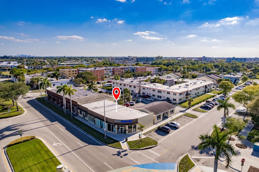 More Photos Of 16978-16990 NE 19th Ave, North Miami Beach Storefront Retail Office For Lease