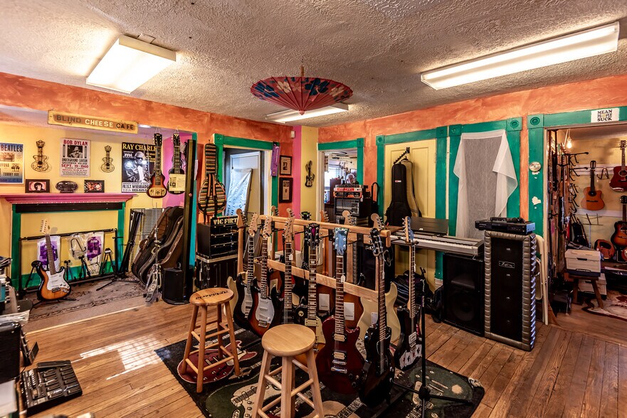 More Photos Of 198 S Main St, Waynesville Storefront For Sale