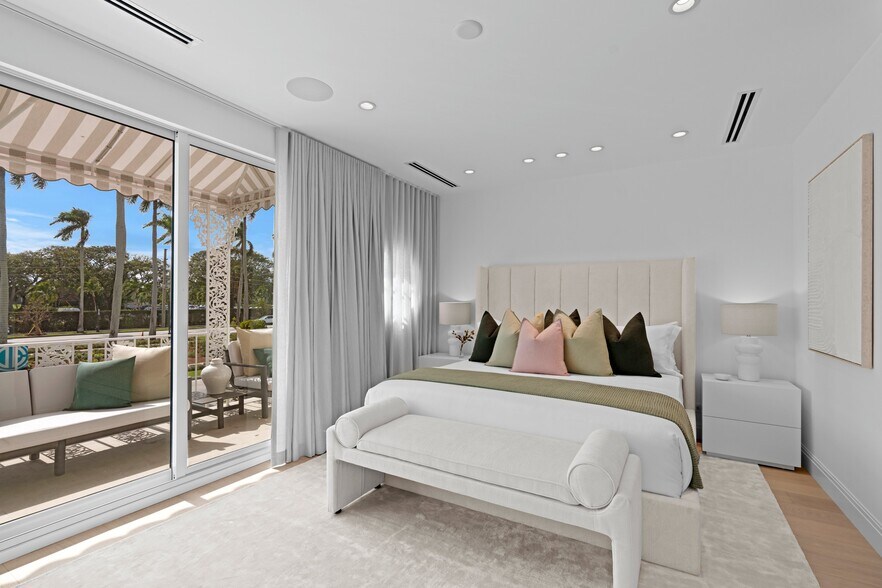 More Photos Of 255 Royal Poinciana Way, Palm Beach Storefront Retail Residential For Sale