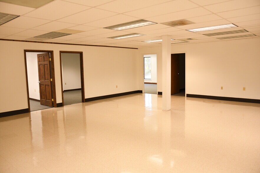 More Photos Of 423 Walters Ave, Johnstown Warehouse For Lease