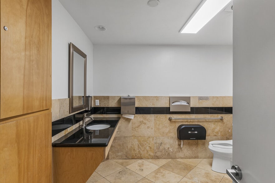 More Photos Of 1113 Castro Way, Sacramento Office For Sale