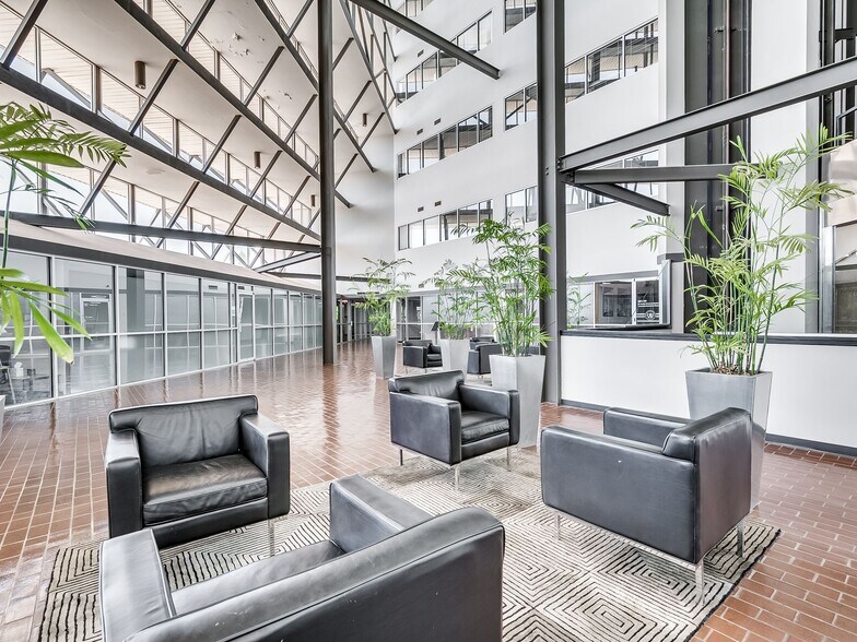 More Photos Of 5909 NW Expressway St, Oklahoma City Office For Lease