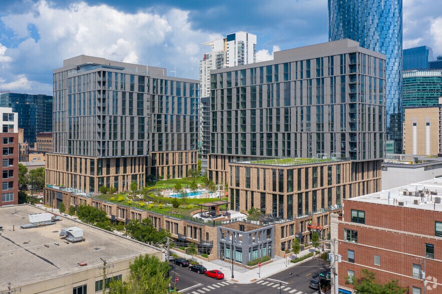 Primary Photo Of 855 W Madison St, Chicago Apartments For Lease