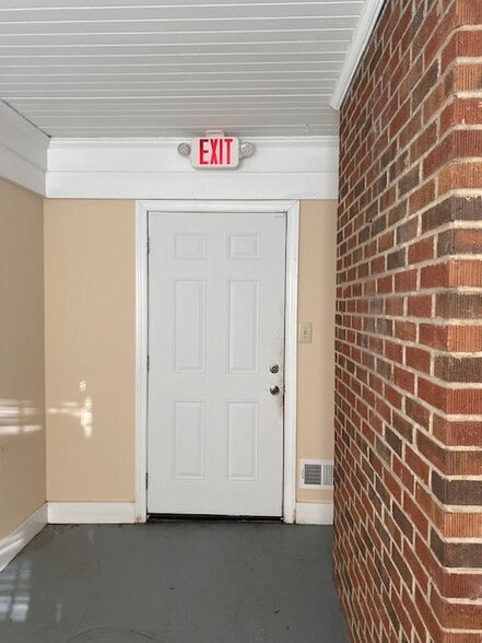 More Photos Of 5560 Jonesboro Rd, Lake City Office For Sale
