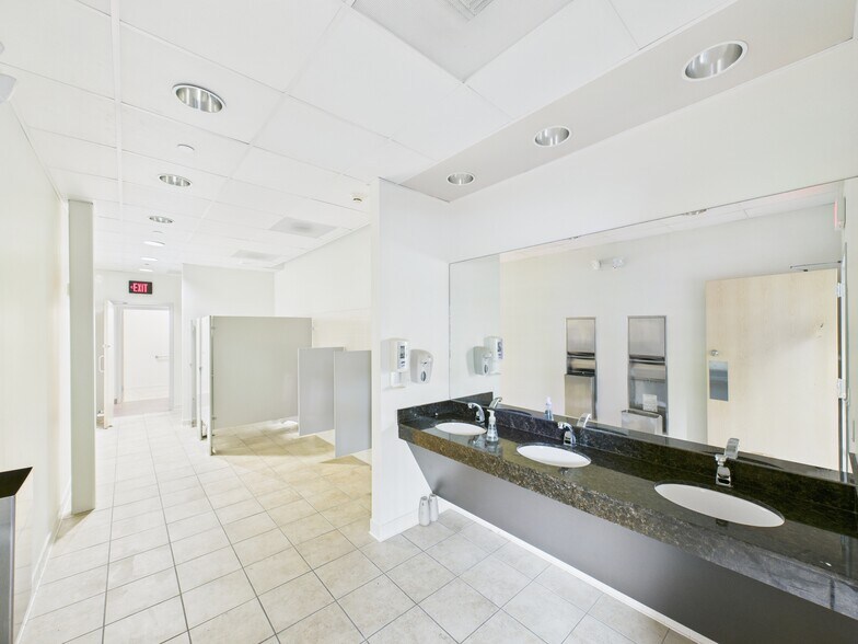 More Photos Of 2620 Tanglewilde St, Houston Medical For Sale