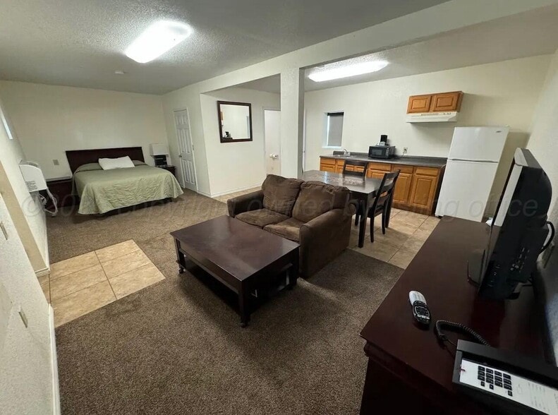More Photos Of 107 W Kingman Ave, Canadian Hotel For Sale