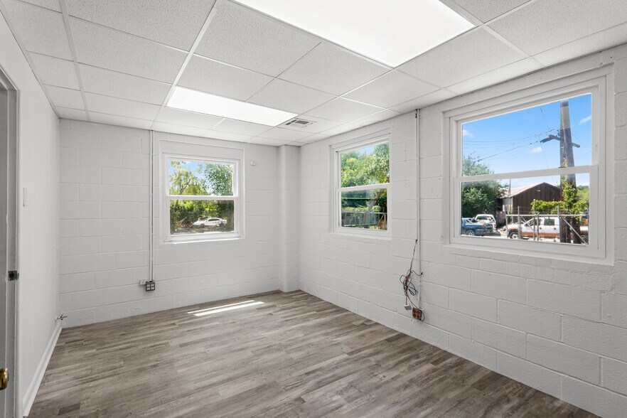 More Photos Of 730 Perez St, San Antonio Manufacturing For Sale