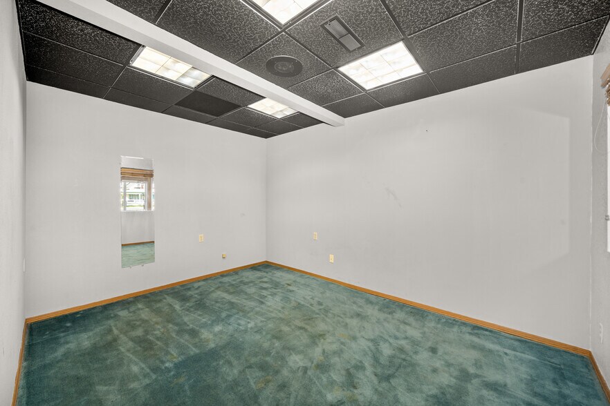 More Photos Of 1211 W Northwest Blvd, Spokane General Retail For Sale