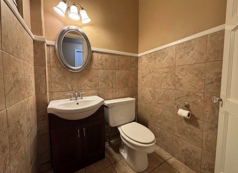 More Photos Of 221 N Houston St, Wharton Office For Sale