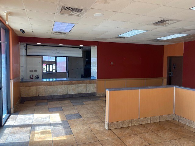 More Photos Of 1721 S Mechanic St, El Campo Fast Food For Lease