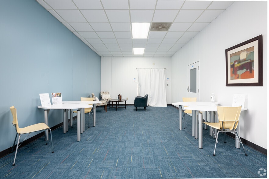 More Photos Of 516 W Friendly Ave, Greensboro Coworking Space