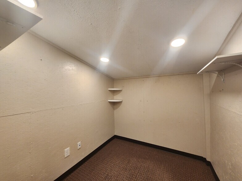 More Photos Of 707 Widewater Dr, Lafayette Warehouse For Lease