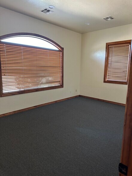 More Photos Of 2236 NW 164th St, Edmond Office For Lease