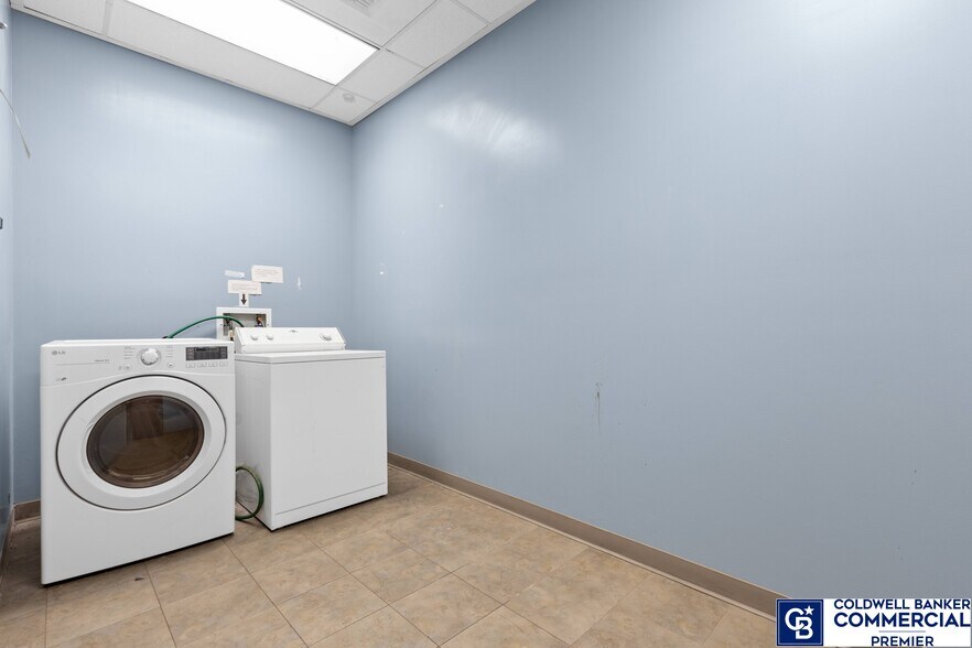 More Photos Of 4381 W Flamingo Rd, Las Vegas Hotel For Lease