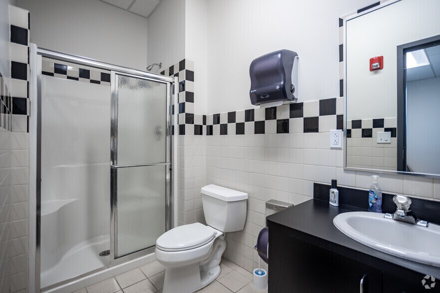 More Photos Of 21111 Chagrin Blvd, Beachwood Office For Lease