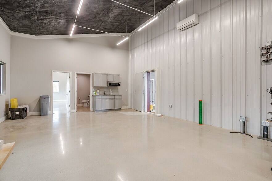 More Photos Of 1650 Staree Ln, Saginaw Light Manufacturing For Sale