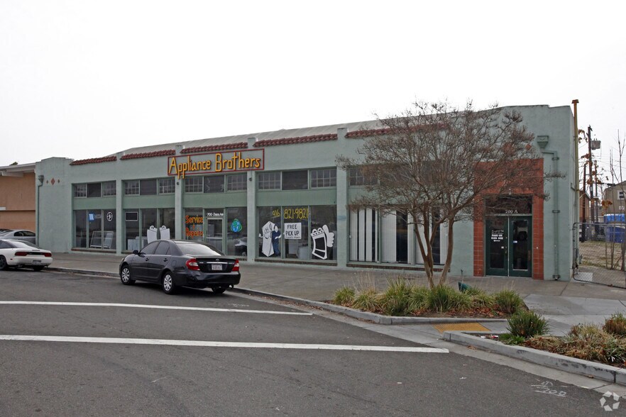 More Photos Of 700 Darina Ave, Sacramento Showroom For Sale