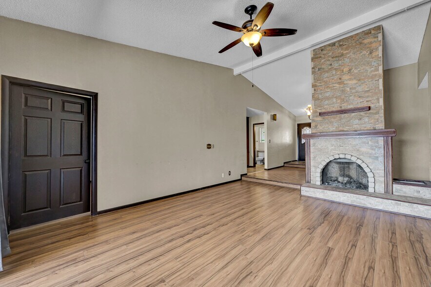 More Photos Of 6975 Obannon Dr, Las Vegas Office Residential For Sale