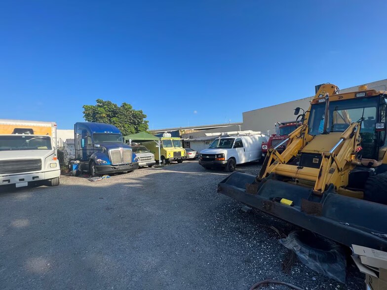 More Photos Of 16951 NW 4th Ave, Miami Gardens Contractor Storage Yard For Sale