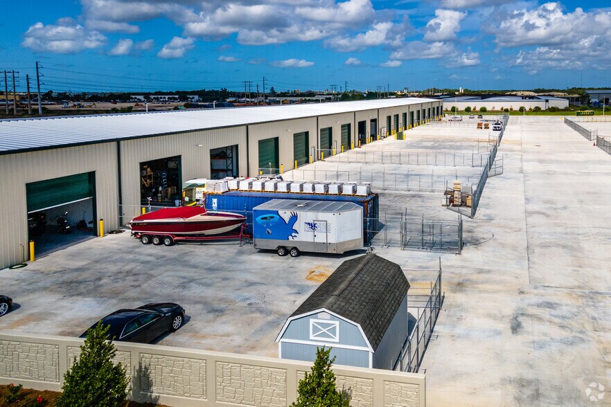 More Photos Of 16190 Lee Rd, Fort Myers Warehouse For Lease