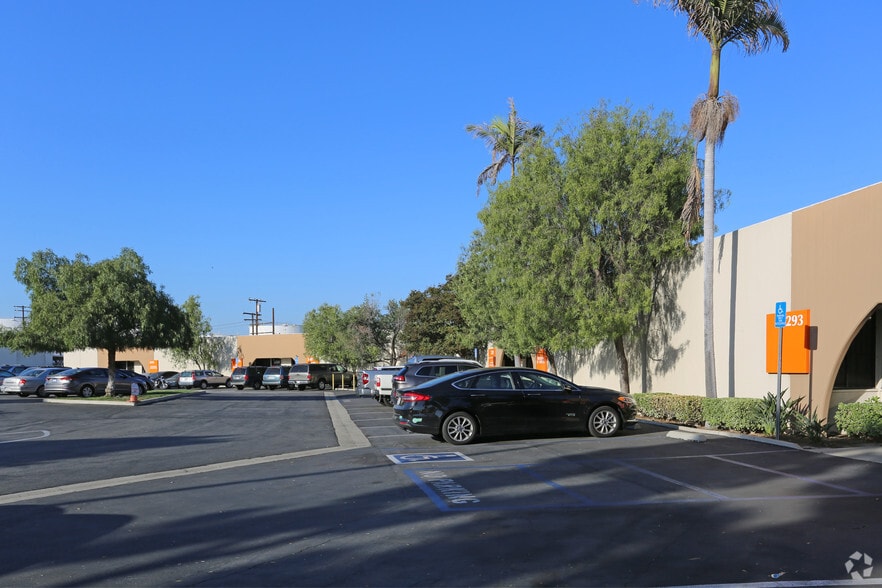 More Photos Of 3281-3295 Industry Dr, Signal Hill Warehouse For Lease