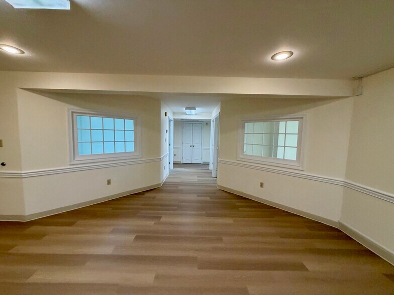 More Photos Of 102 Manor Ave, Bardstown Office For Sale