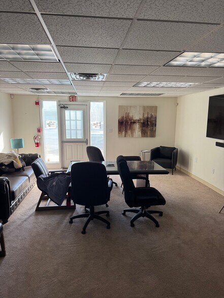 More Photos Of 750 Barksdale Rd, Newark Office For Lease