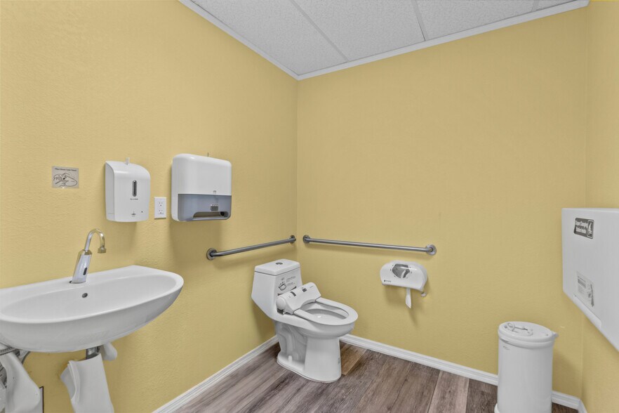 More Photos Of 1907 Tyrone Blvd N, Saint Petersburg Medical For Lease