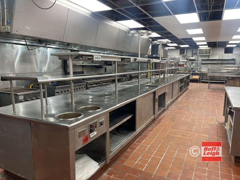 More Photos Of 335 S Main St, Munroe Falls General Retail For Sale