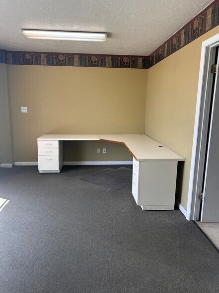 More Photos Of 3830 E Huntington Dr, Flagstaff Distribution For Lease