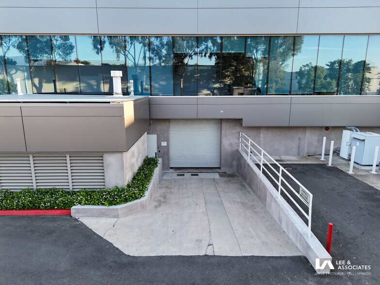 More Photos Of 6 Thomas, Irvine Research And Development For Lease