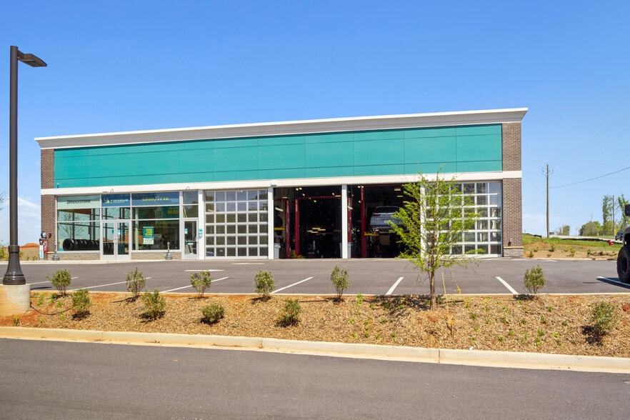 More Photos Of 380 Gainesville Hwy, Winder Freestanding For Sale