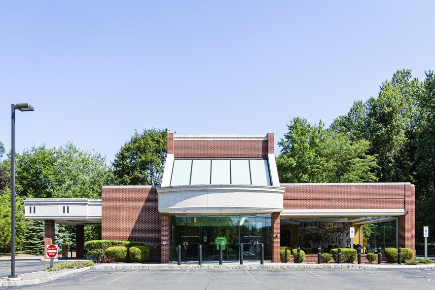 More Photos Of 81 W Ramapo Rd, Garnerville Freestanding For Sale