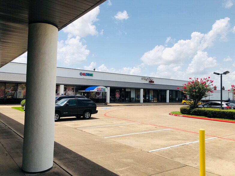 More Photos Of 9110 Jones Rd, Houston Storefront For Lease