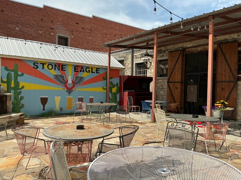 More Photos Of 124 Austin st, Comanche Bar For Sale