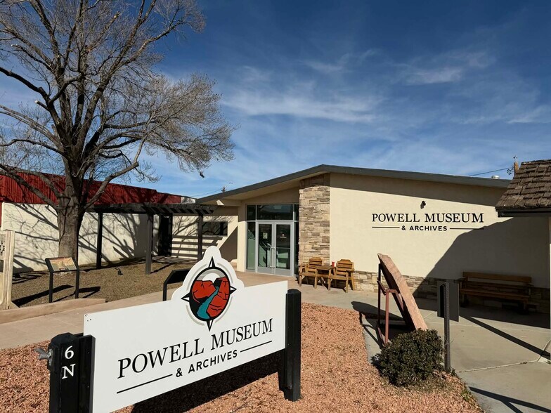 More Photos Of 6 N Lake Powell Blvd, Page Freestanding For Sale