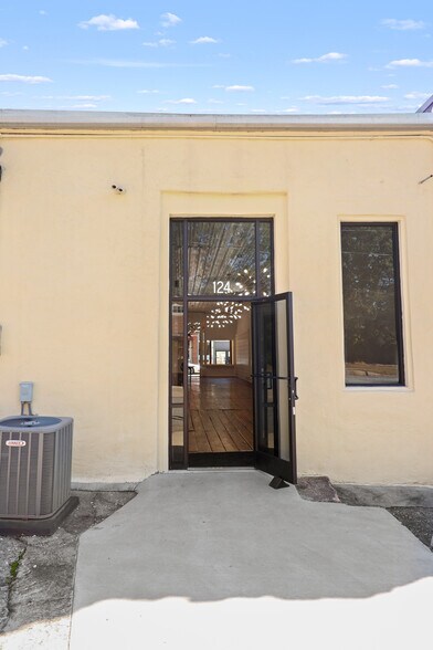 More Photos Of 124 Trinity St, Abbeville Storefront For Sale