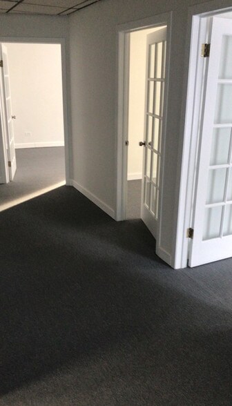 More Photos Of 125 E Lake St, Bloomingdale Office For Lease