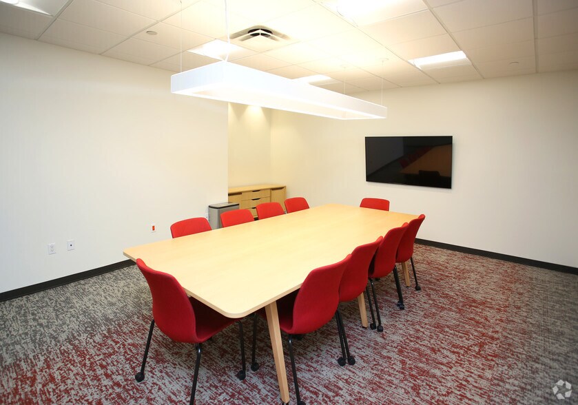 More Photos Of 2811 McKinney Ave, Dallas Office For Lease