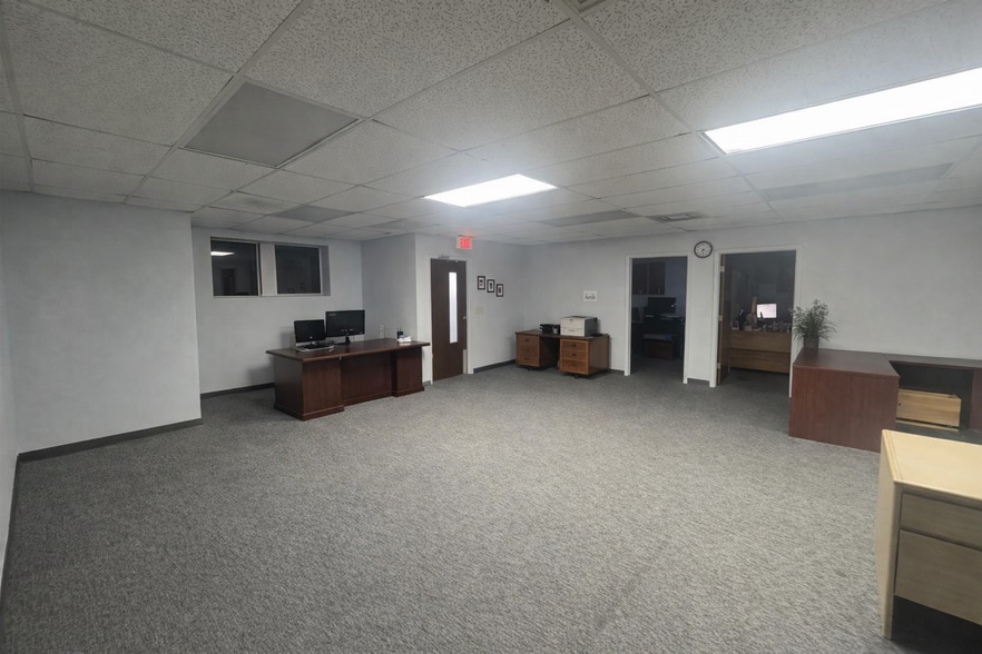 More Photos Of 210 Woodland Estates Ave, Ruskin Manufacturing For Sale