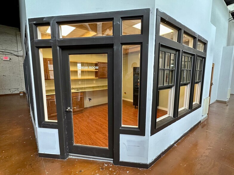 More Photos Of 2727-2731 S Jefferson Ave, Saint Louis Warehouse For Lease