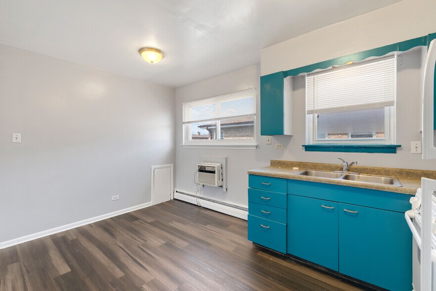 More Photos Of 3631 147th St, Midlothian Apartments For Sale