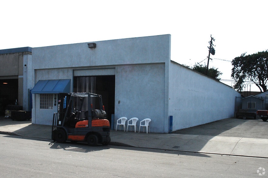 More Photos Of 2030 W 16th St, Long Beach Warehouse For Lease