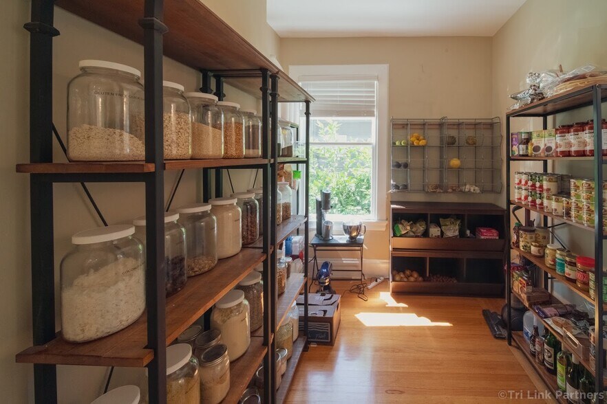 More Photos Of 435 Vernon St, Oakland Specialty For Sale