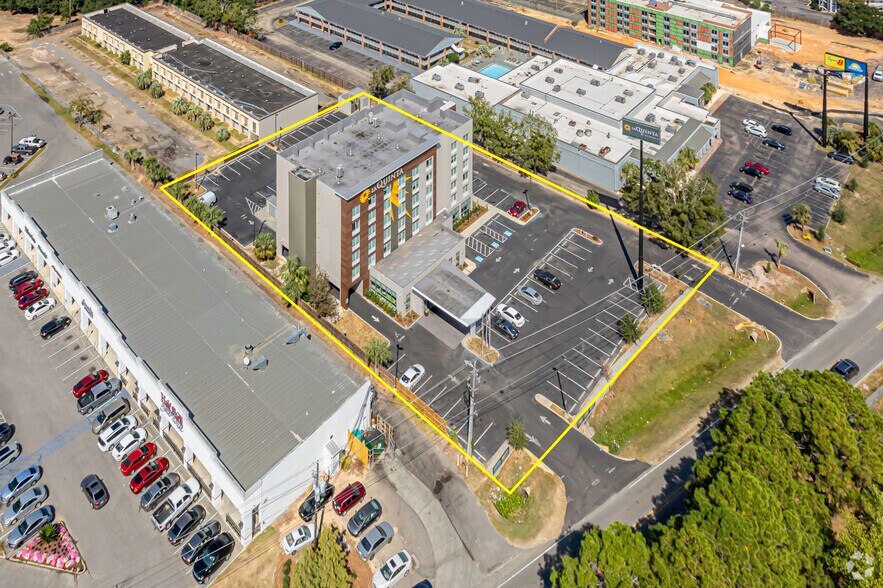 More Photos Of 3650 Airport Blvd, Mobile Hotel For Sale