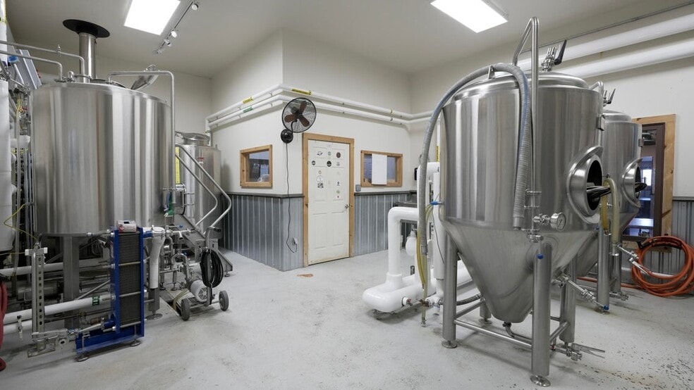 More Photos Of 697 Bear Swamp Rd, Peru General Retail For Sale