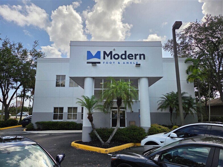 More Photos Of 4889 S Congress Ave, Lake Worth Medical For Sale