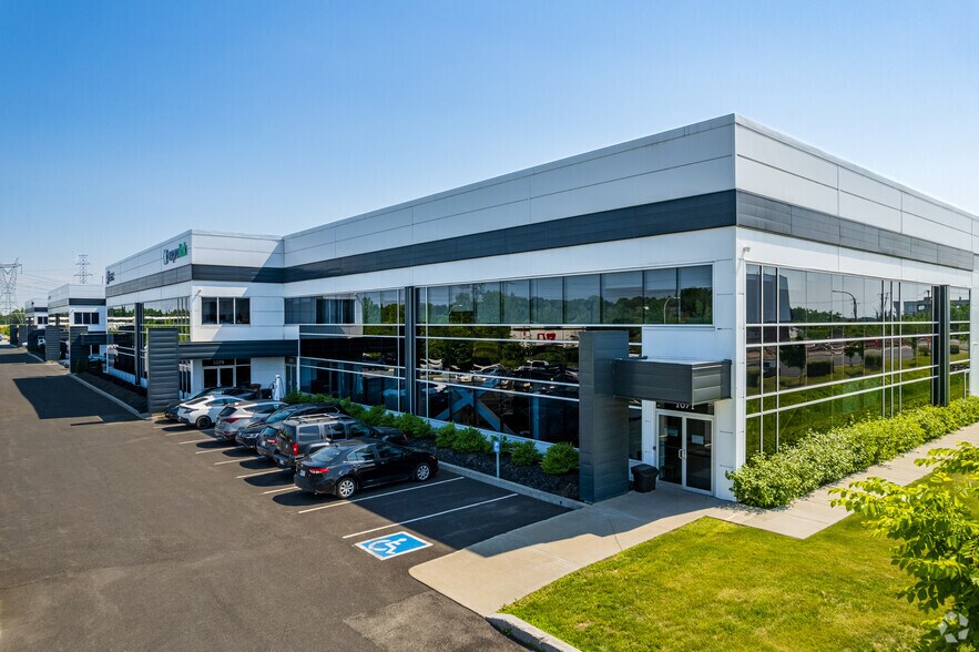 Primary Photo Of 1071-1139 Rue Marie-Victorin, St-Bruno-de-Montarville Distribution For Sale